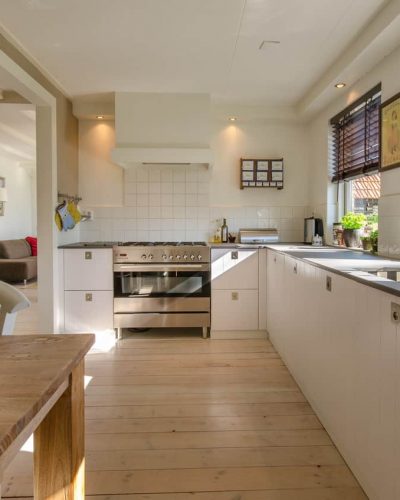 kitchen-stove-sink-kitchen-counter-349749.jpeg